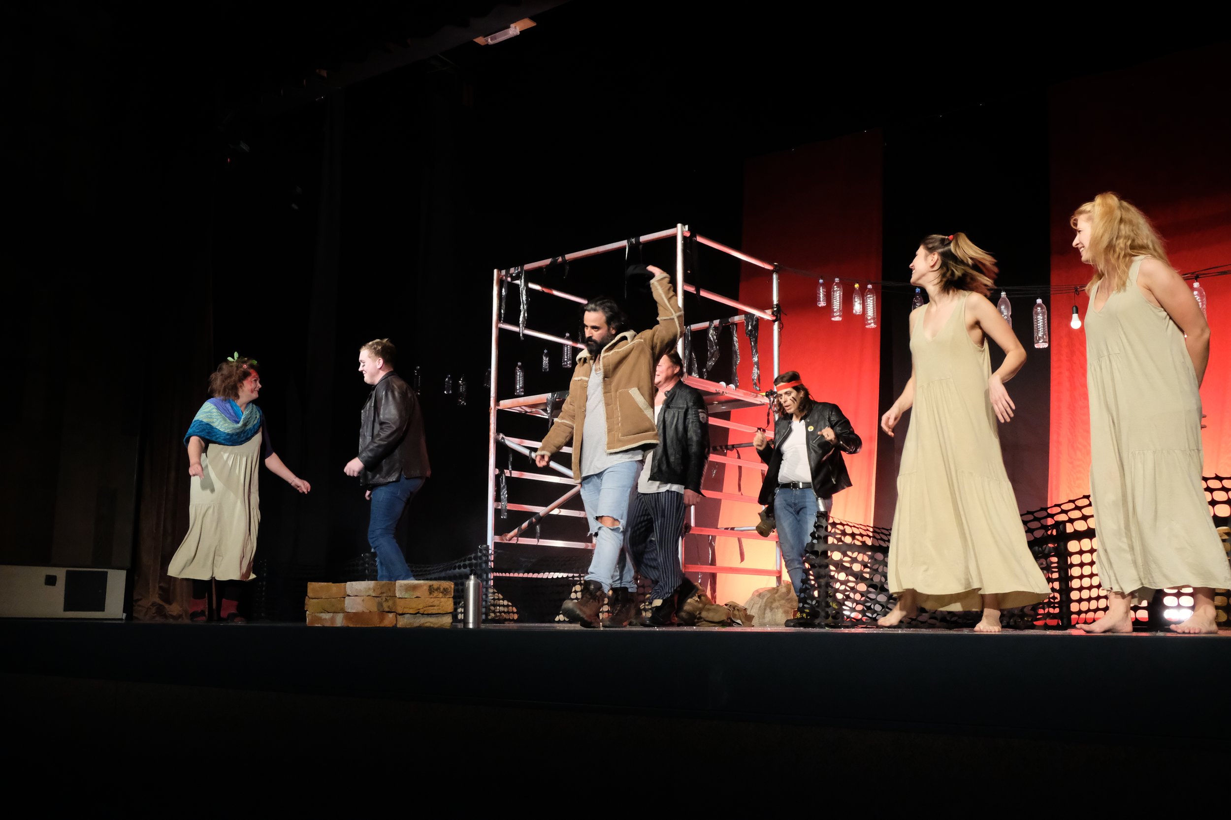 Gledališka predstava Ograja požela stoječo ovacijo